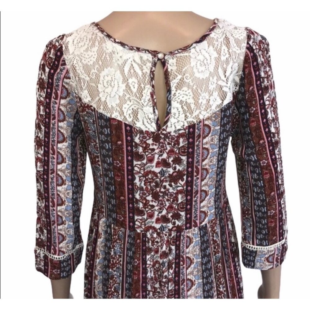 Socialite Mixed Floral Patterned Lace Dress Medium